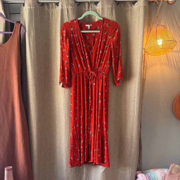 Amuse Society Dresses & Skirts - Amuse Society Red Floral Midi Dress